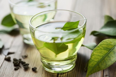 Bạn có biết rằng trà xanh thúc đẩy sức khỏe của da và chống lại các tia cực tím của ánh nắng mặt trời.