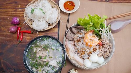 Sá sùng nấu nước hủ tiểu
